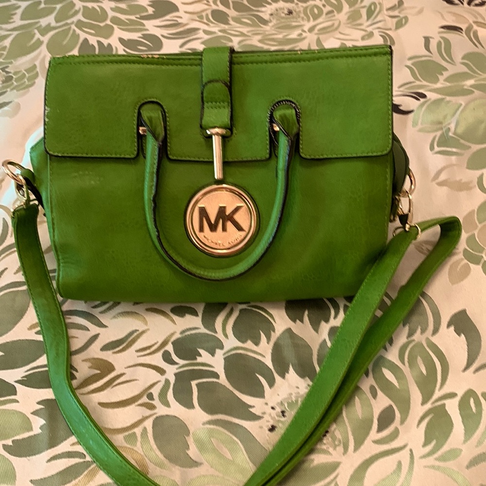 Lovely Lime green imitation MK satchel purse. Good condition. Slight wear at top